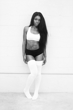 ebonyl0ve:  exoticwomenofcolor:darkskinnedblackbeauty: CeCeeLeon Photography  Unff fuck me just like that!! 