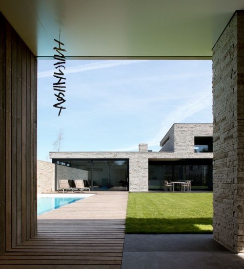 {This mostly white house is literally grounded by the dark floors. These darker elements also tend t