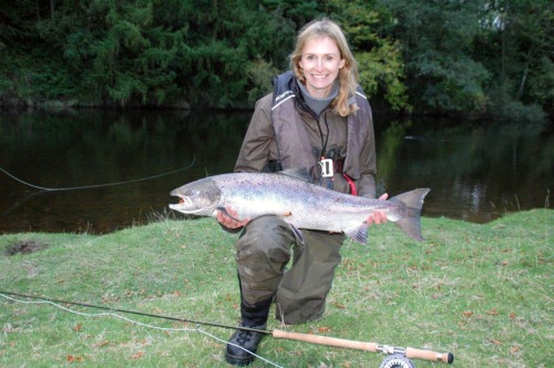 flyfishingwoman:  A fly fishing woman.