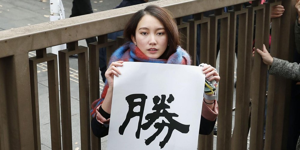 La journaliste Shiori Ito à la sortie du tribunal de Tokyo le 18 décembre