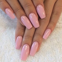 missglamourbunny:  My favourite nail colour and length 💗