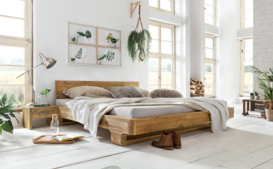 Woodkings Bett Mayfield aus Pinienholz Ambiente