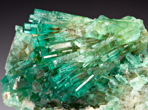 fuckyeahmineralogy:Beryl var. Emerald; Chivor, Colombia