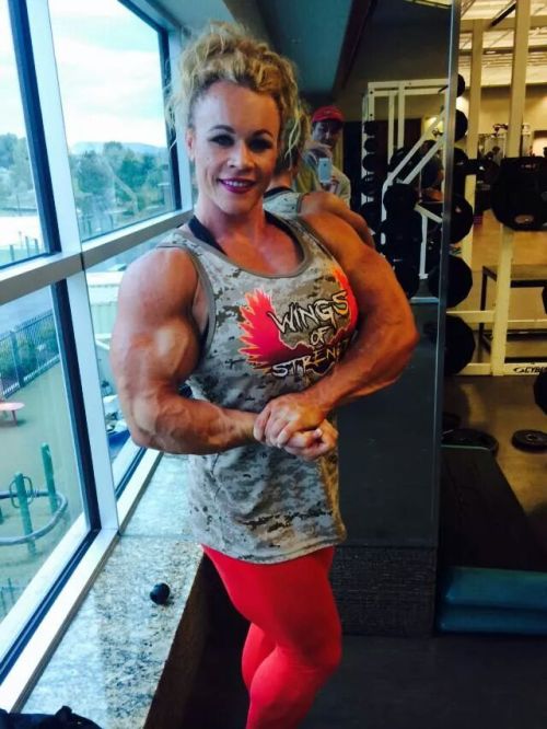 icecold-40:  The sexy Aleesha Young