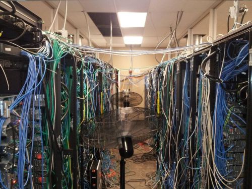fang107:  kikuzu:  (via たけぽんFX（アドセンスクリック4649さんのツイート: “ITクラスタを泣かせる18の写真がいろいろひどい https://t.co/hnp6zKDMwU https://t.co/UCInuOwSBj”)    WHY