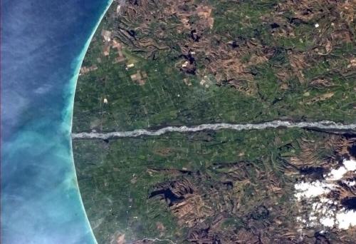spaceexp:  New Zealand as seen from space. via reddit