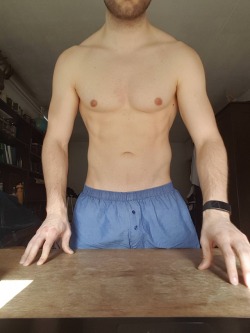 unbearablelightnessofdick:   bigilo: SFW I´ve gained some dece[m]ber weight and now I find myself looking at pictures of when I had lower bodyfatwish I had this bod  (via Gridllr)