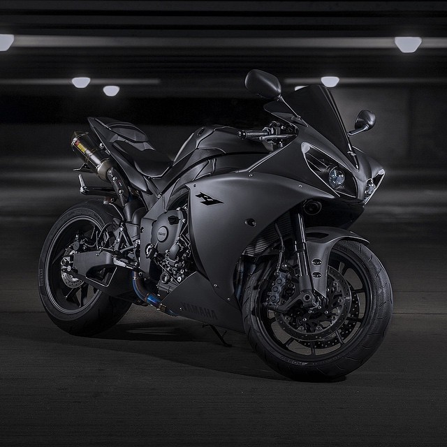 bikeswithoutlimits:  Darth Vader’s R1 | @Black_List Photographer: @Sebastianzdzitowiecki