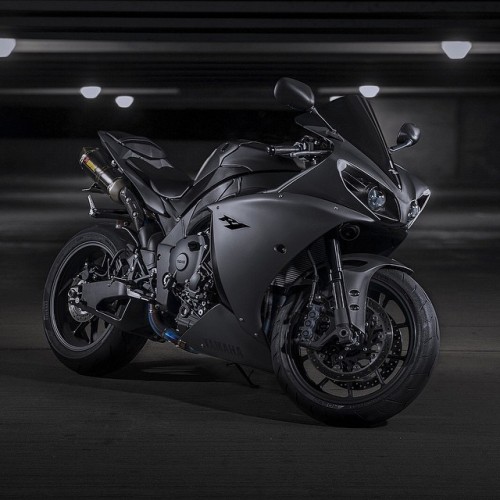 bikeswithoutlimits:  Darth Vader’s R1 | @Black_List Photographer: @Sebastianzdzitowiecki #BWL #BlackList #BikesWithoutLimits #Crossplane #Yamaha #R1