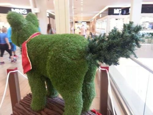 deducecanoe:klubbhead:angelsandtaints:Fucked up Christmas decorationsTis the seasonI buy Let It Snow