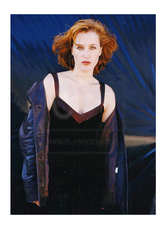 qilliananderson:Gillian Anderson by Andrew Southam 1997.