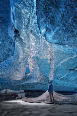 llbwwb:  (via Ice Caving in Iceland by James