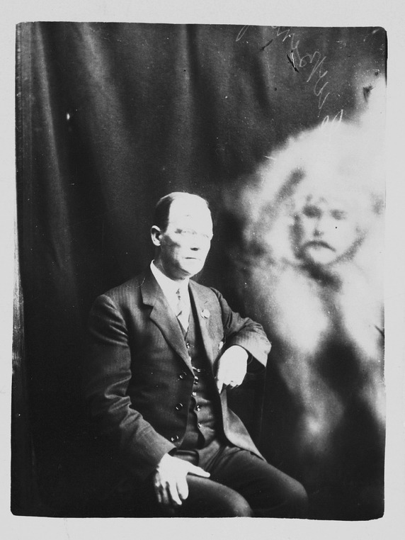 chaosophia218:  Spirit Photography of William Hope, circa 1920.1. Woman with two