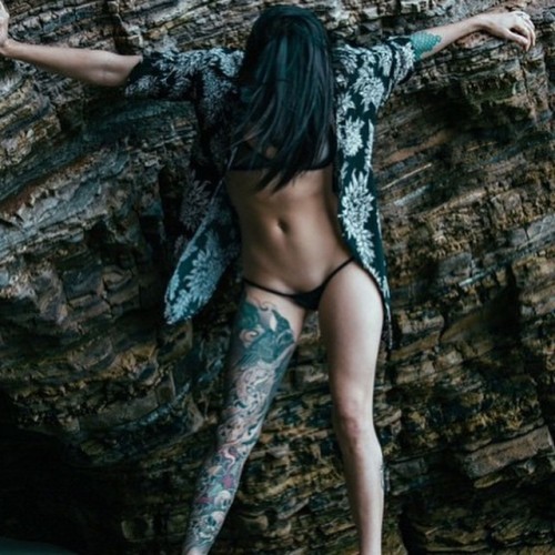 womenwithink:  @venomblackbird by @halfanese #tatts #tattoo #tattoos #tattooed #tattooedgirls #tattooedwomen #womenwithink #womenwithtattoos #ink #inked #inkedgirl #inkedmodel #thightattoo #girlswithink #girlswithtattoos #legtattoo #blackwork #blacktattoo