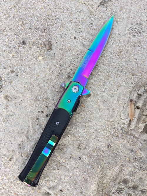 clumky:  my brother got a cool hologram knife