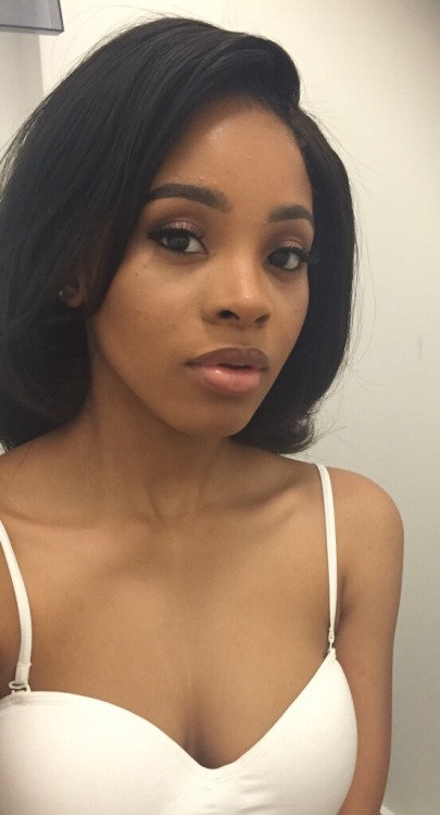 laidbackyemz:  jesuswithajhericurl:Jesus  This girl causing trouble all over be social with her beauty 😔