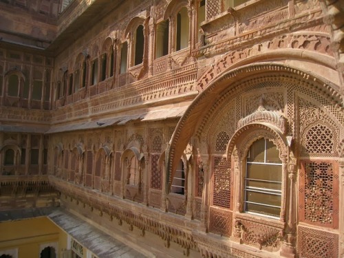 indiaincredible:Mehrangarh Fort, located in Jodhpur in the state of Rajasthan, is a massive fort loc