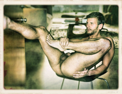 makemeshoot:  hairy stud 