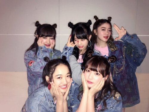 伊藤萌々香（フェアリーズ）さんのツイート: “予約イベント最終日来て下さったみなさんありがとうございましたっ。！ 3部は急遽LIVEのアンコールの衣装&スニーカーでパフォーマンスす