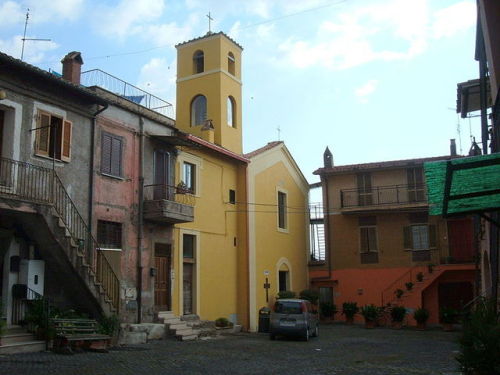 piazza del castello e chiesa del borgo ( San Vittorino - Agro Romano - Roma)