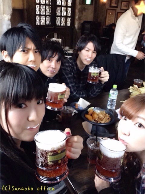 fuku-shuu:   Inoue Marina (Armin) shares a photo of her and Universal Studios Japan