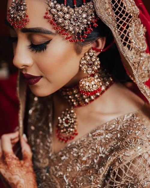 Beauty in a picture @mariaatchia Mehndi by @samramehndiartistkala #wedding #asianwedding #asianbride