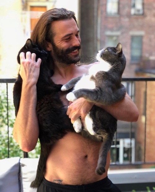 fuckinghatekissingyou:jvn: Single parent & her cats, we can’t help that we are easy on Sunday mo