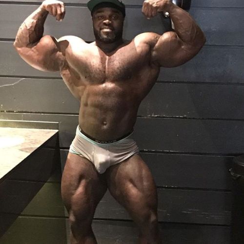bighugemusclemen:Hey Coach, can you tell if my arms feel any bigger?