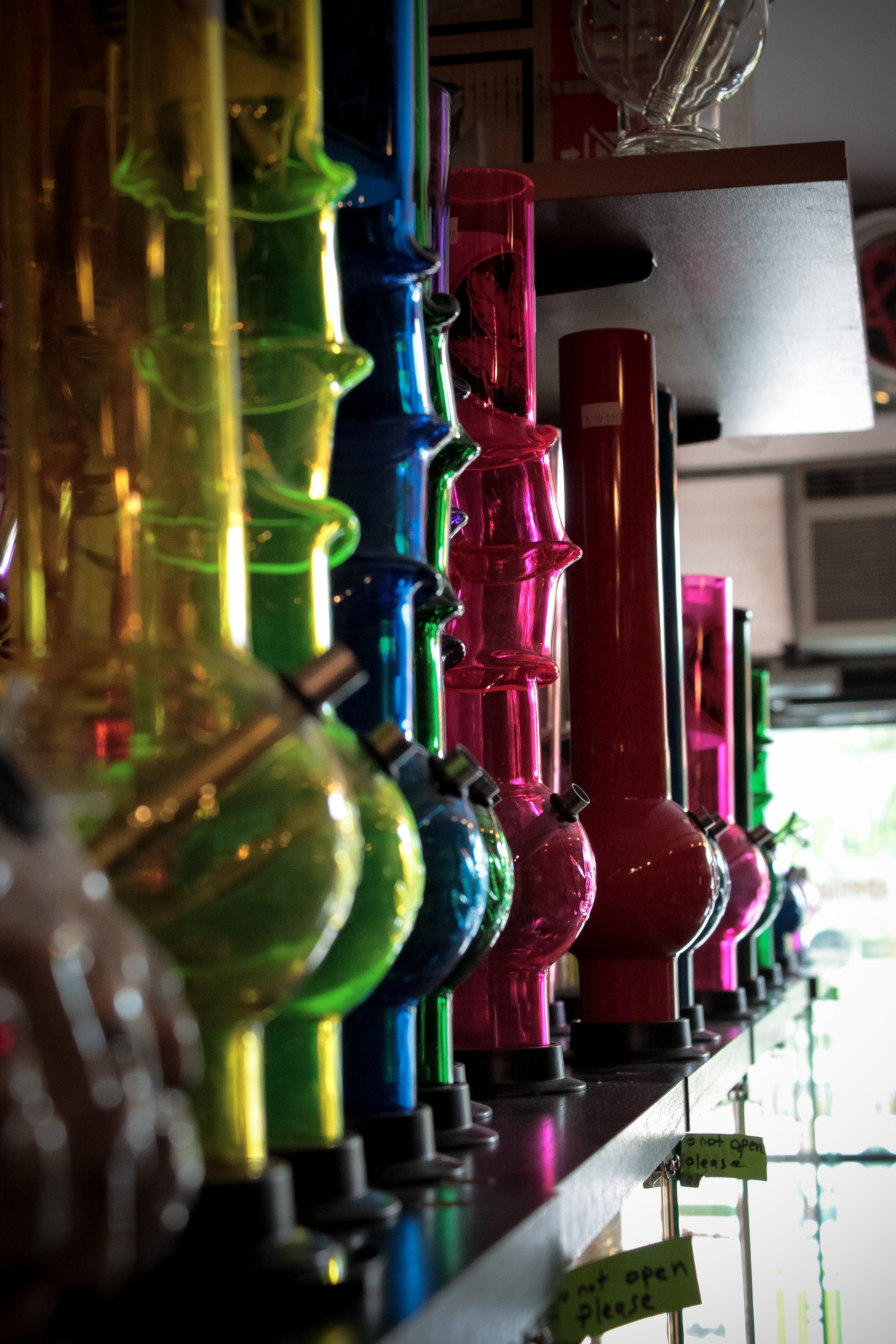natural-born-stoner:  funkycrunch:  Acrylic  perky bong butts