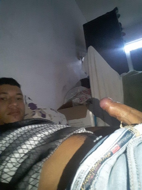 jovenesgay123:David mesa, todo lo que hace un hetero para ver una vagina 