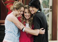 godamnmiley:thelastsongs:I`m so thankful for the moments…it’s been 8 years.