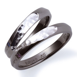 wingzero-ascension:  This is officially licensed Evangelion merchandise made by a company called The Kiss. A matched set of what appears to be wedding rings, one engraved with Shinji’s name and set with an amethyst, the other with Kaworu’s name and