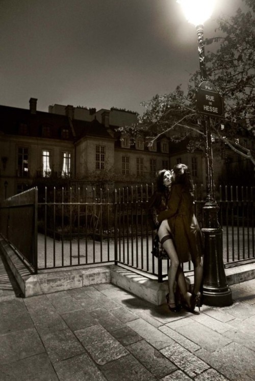 jhexhibetvoyeur49: lizzy-kat: N’importe où… N’importe quand…—————–Anywhere… Anytime… —————– by Renée
