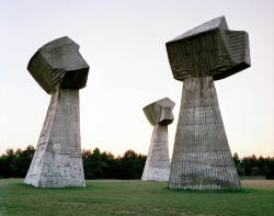 jedavu:  Abandoned Soviet Monuments