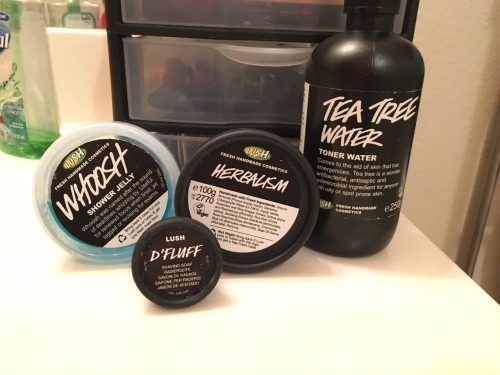 Today’s Lush picks featuring a sample of D'Fluff. I think I may be purchasing a full size 