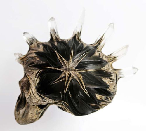 asylum-art:  Laurence Le Constant: Feather skulls After studying applied arts with a specialistion in fashion and textile design, she completed her education with studies in the Fine Arts at the Sorbonne and in couture at the cole de la Chambre Syndicale