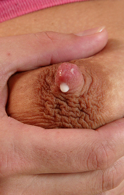 lovemywomenhairy:  Nature girl relaxing at home!! 