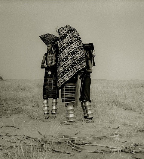 manufactoriel:  Wodaabe women Niger,  by John Chiasson 