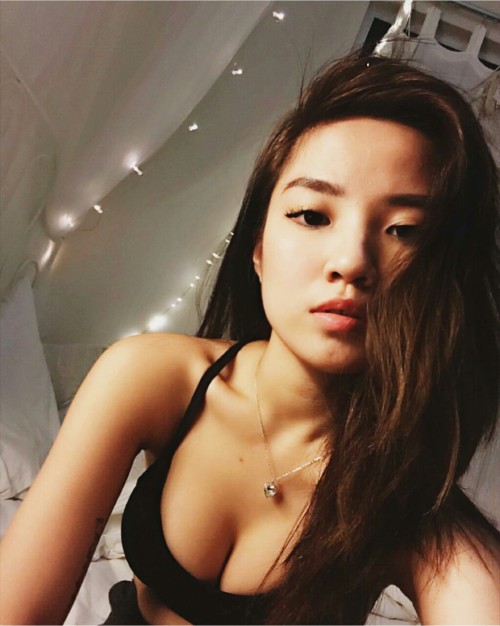 bigpenis8989:sggirlsreblog:Nice cleavage by naomi neo BabebustyAnyone know this girl? Can share cont