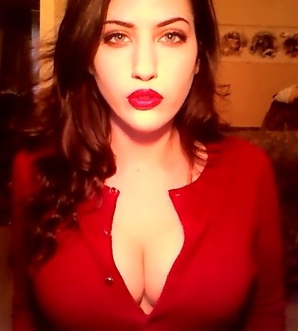 mistressontheroof:  I look like a vamp or something.  