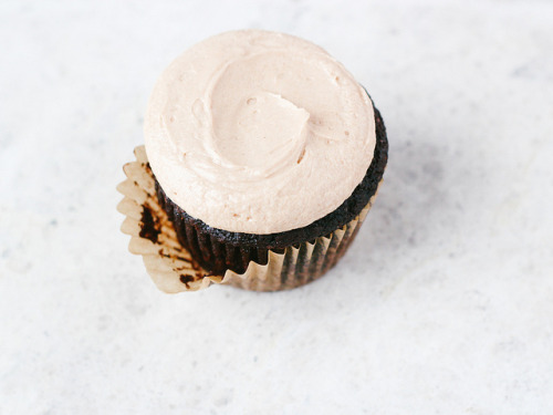 minimist:Chocolate Stout Cupcakes with Irish Whiskey Ganache + Irish Cream Frosting from Oh, Ladycak