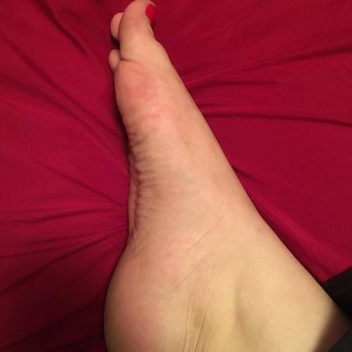 #finsubs come #footworship your #findomqueen with your wallets #findom #footfetish #footgoddess #fee