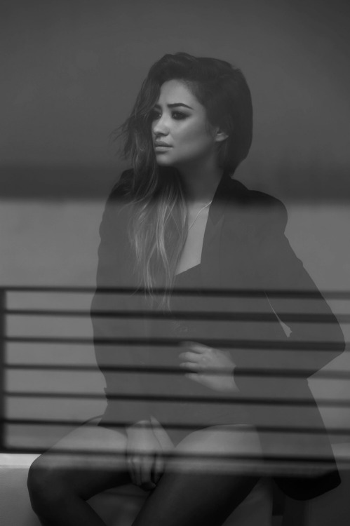 rosewoodsecret: Shay Mitchell.