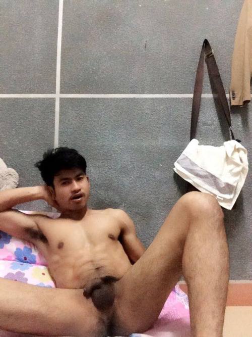 khmerlikesexboy: tracool: เขมรเกย์ด้านล่าง 300B massage sexlove him good sex  #khmer Khmer yeng Ta n