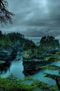 unsurprisinqly:  myprettyuniverse:  Cape Flattery Washington by Bill Ratcliffe on Flickr.  🌎🗻 Nature/Vintage🗻🌎 