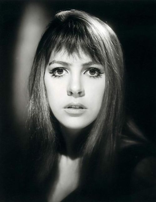 su-o:Downton Abbey’s Penelope Wilton on being a shoeless hippyThis photo was ( taken in 1968 when I 