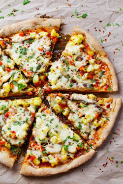 foodffs:  SWEET CHILI GARLIC CHICKEN PIZZA