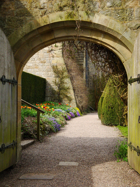 Entrance to Chirk Castle in Wrexham, Wales (by chelsea_steve).