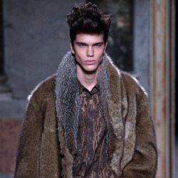 brattyriley:  versacegods: Roberto Cavalli Fall 2015 Menswear   faints