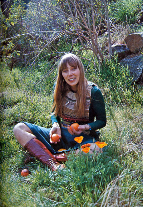 ilovejonimitchell:Joni Mitchell, 1971